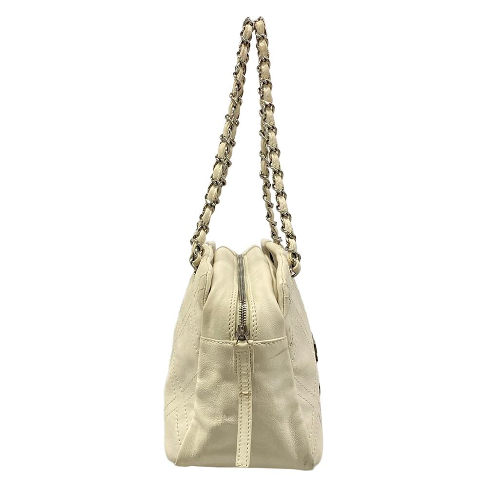 Chanel Diamond Stitch Shoulder Bag - Picture 2 of 15